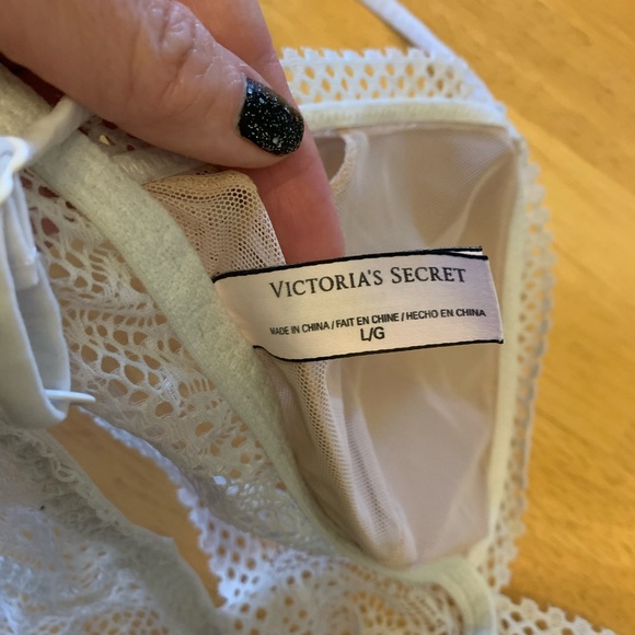 Two White Eyelet Bras - Picture 4 of 6